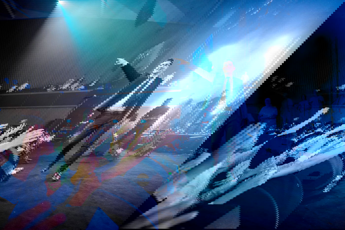 האם משה קליין מתאים לבנייני האומה? // ביקורת מופע