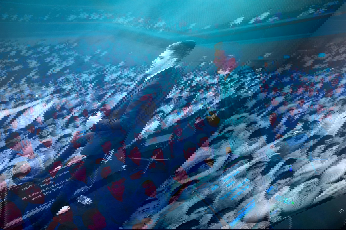 האם משה קליין מתאים לבנייני האומה? // ביקורת מופע