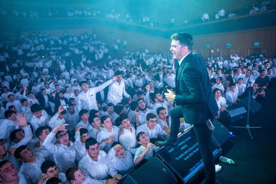 האם משה קליין מתאים לבנייני האומה? // ביקורת מופע