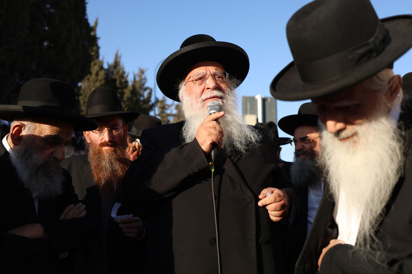 עצרת האלפים בירושלים נכח גזירת הגיוס בראשות גדולי ישראל