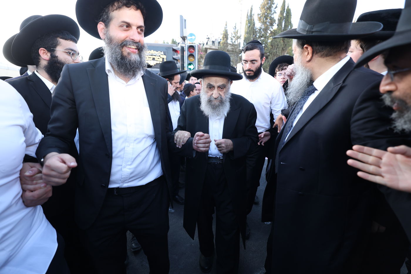 עצרת האלפים בירושלים נכח גזירת הגיוס בראשות גדולי ישראל