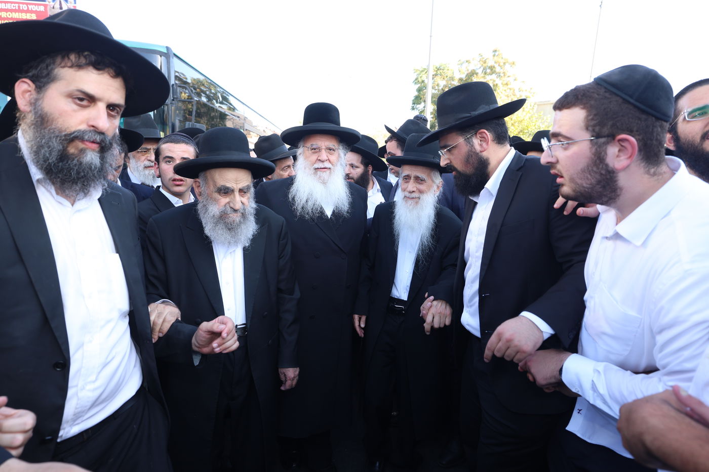 עצרת האלפים בירושלים נכח גזירת הגיוס בראשות גדולי ישראל