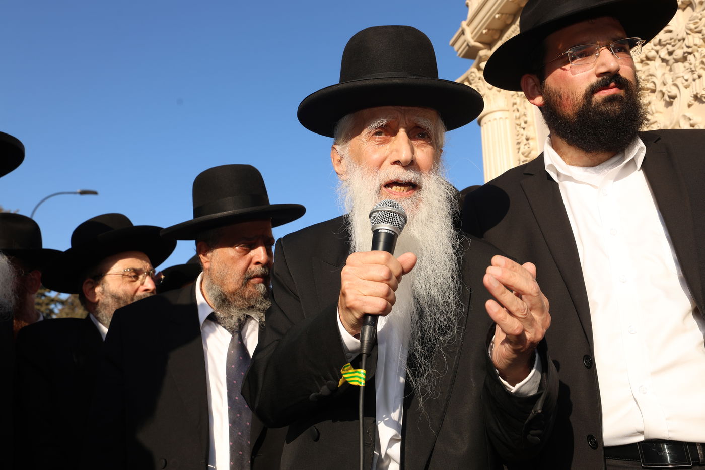 עצרת האלפים בירושלים נכח גזירת הגיוס בראשות גדולי ישראל