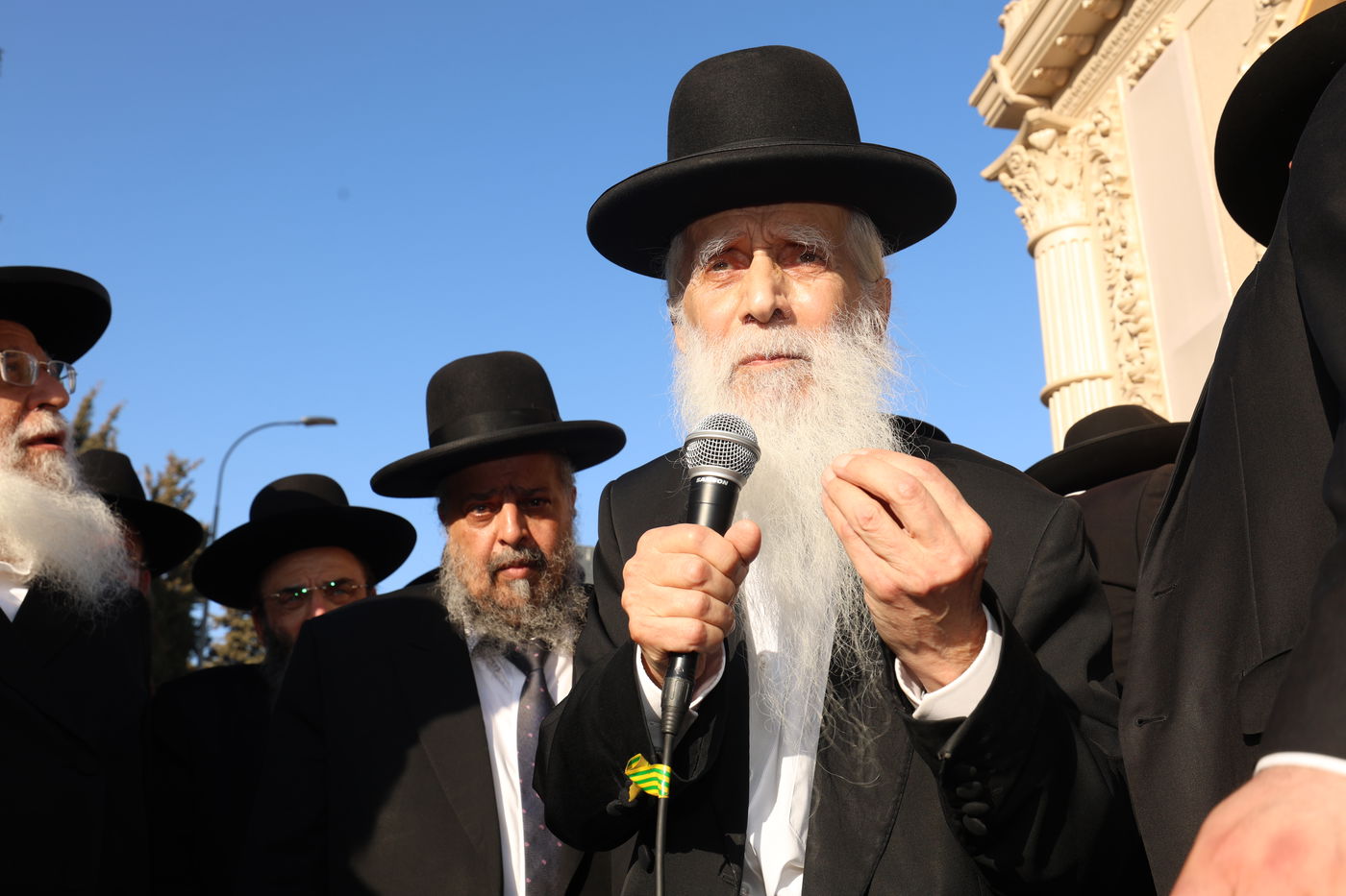 עצרת האלפים בירושלים נכח גזירת הגיוס בראשות גדולי ישראל