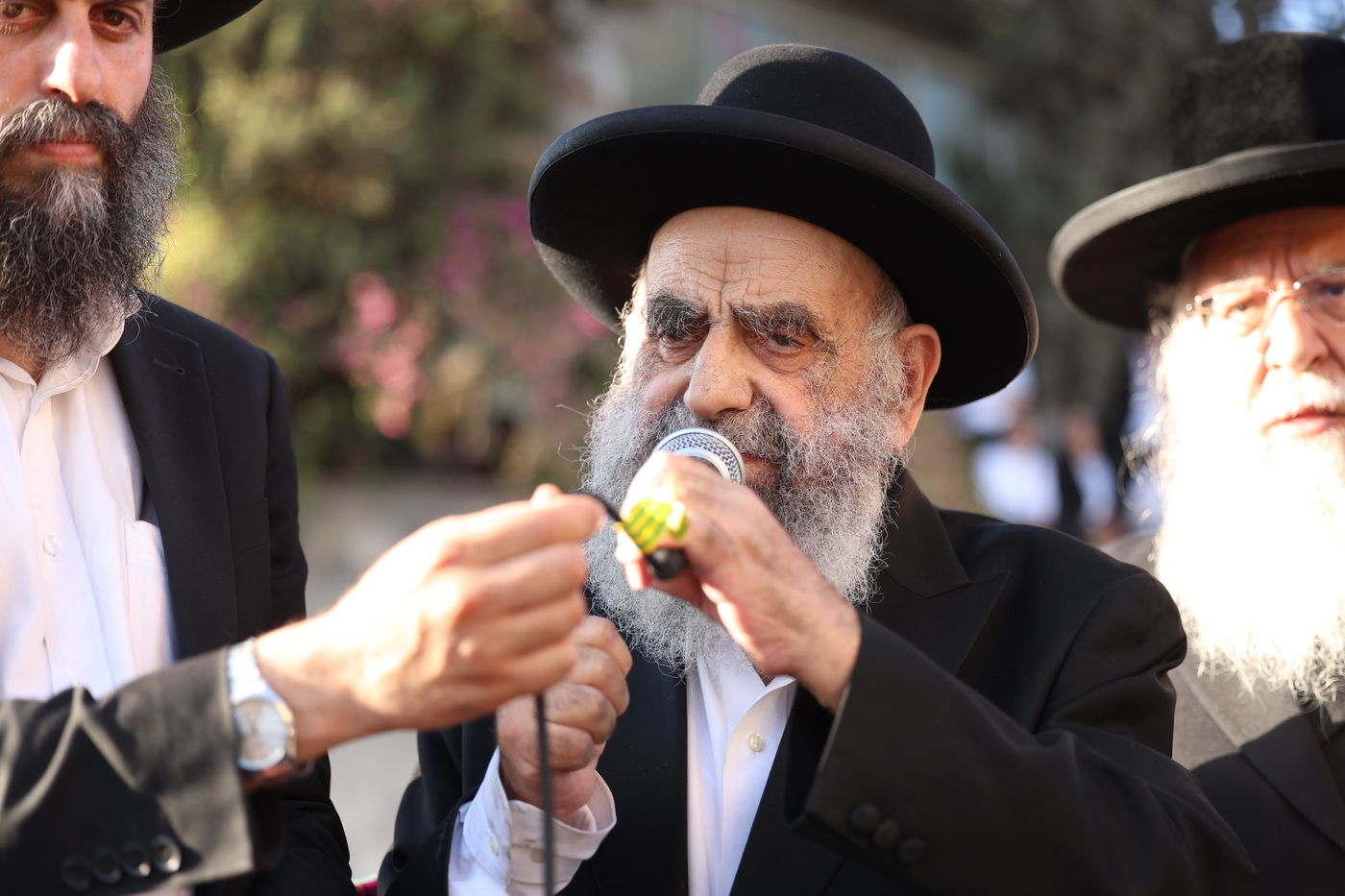 עצרת האלפים בירושלים נכח גזירת הגיוס בראשות גדולי ישראל