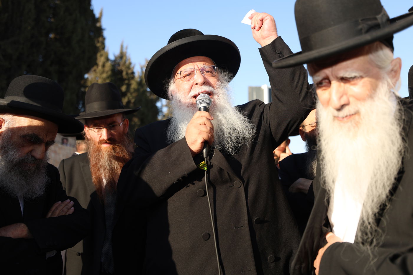 עצרת האלפים בירושלים נכח גזירת הגיוס בראשות גדולי ישראל