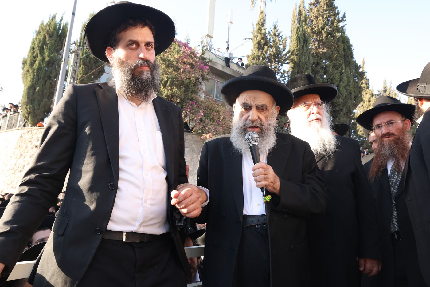 עצרת האלפים בירושלים נכח גזירת הגיוס בראשות גדולי ישראל