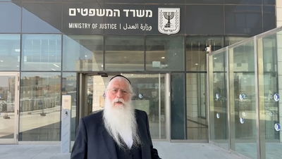 ח"כ פרוש שובת רעב מול משרדה של היועמ"שית: "החלטתי, אני מתנחל פה"