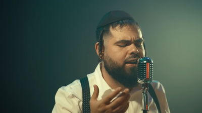 שומר על העיניים? הערשי בלייך בסינגל קליפ חדש: "אויגלעך"