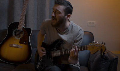 המפיק המצליח בסינגל אישי ומפתיע: "היי סירי"