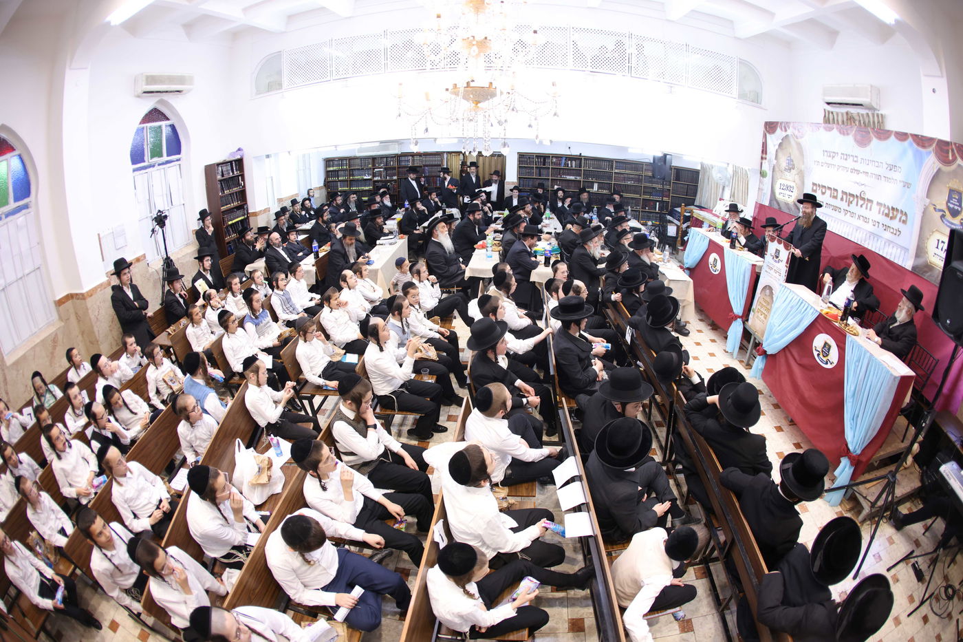 מעמד חלוקת פרסים בת"ת 'חיי עולם' 