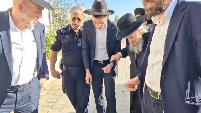 הגר"ד לנדו בשערי הכלא