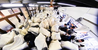 ברכת כהנים עם מאות כהנים בשטיבלך המרכזי בשכונת הר נוף 