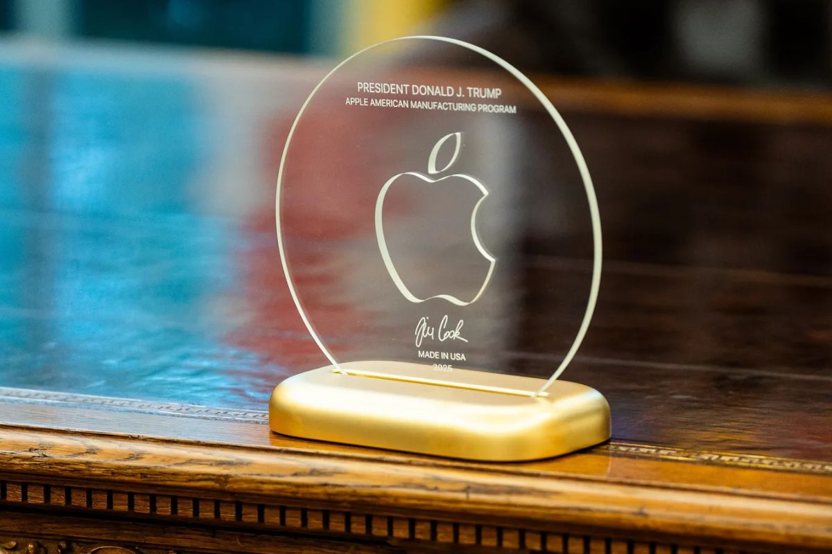 המתנה שקיבל טראמפ מאפל