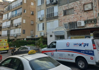 טרגדיה באמצע התפילה: גבר כבן 75 התמוטט ונפטר בבית הכנסת