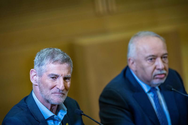 האופוזיציה נגד החלטת הקבינט: "גזר דין מוות לחטופים"