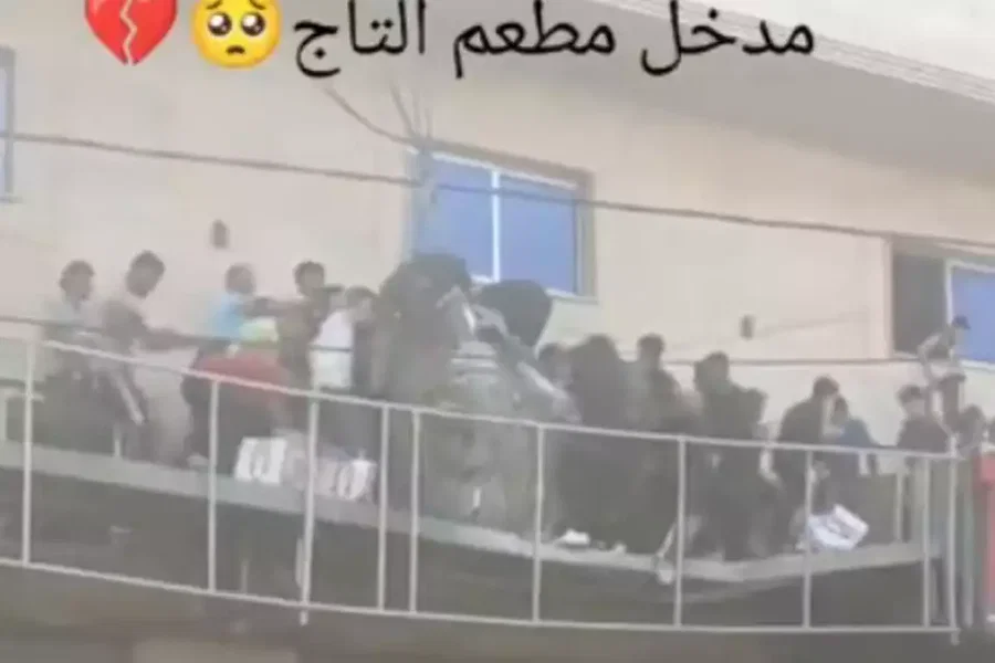 דרמה בעזה: מרפסת קרסה בזמן הצנחת סיוע הומניטרי | תיעוד חריג