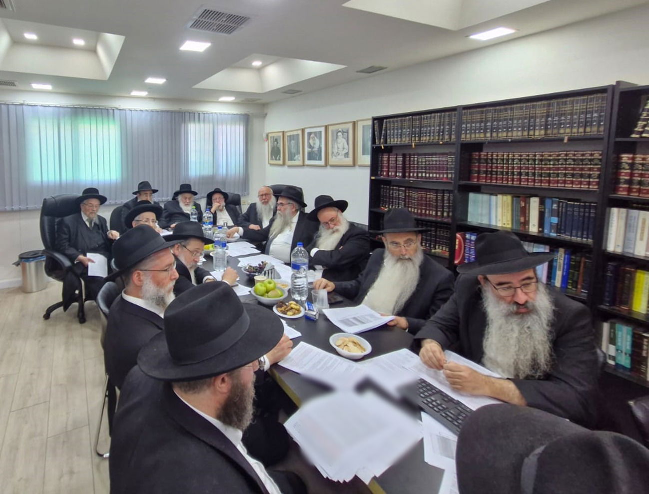 בי"ד רבני חב"ד לתלמידי החסידות: "לימודכם - חובה ממשית המוטלת לצורך ההגנה על עם ישראל"