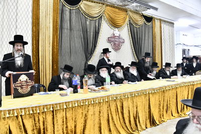 סיום חמשה חומשי תורה במכנובקא בעלזא