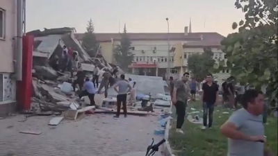 בניינים שקרסו במערב טורקיה