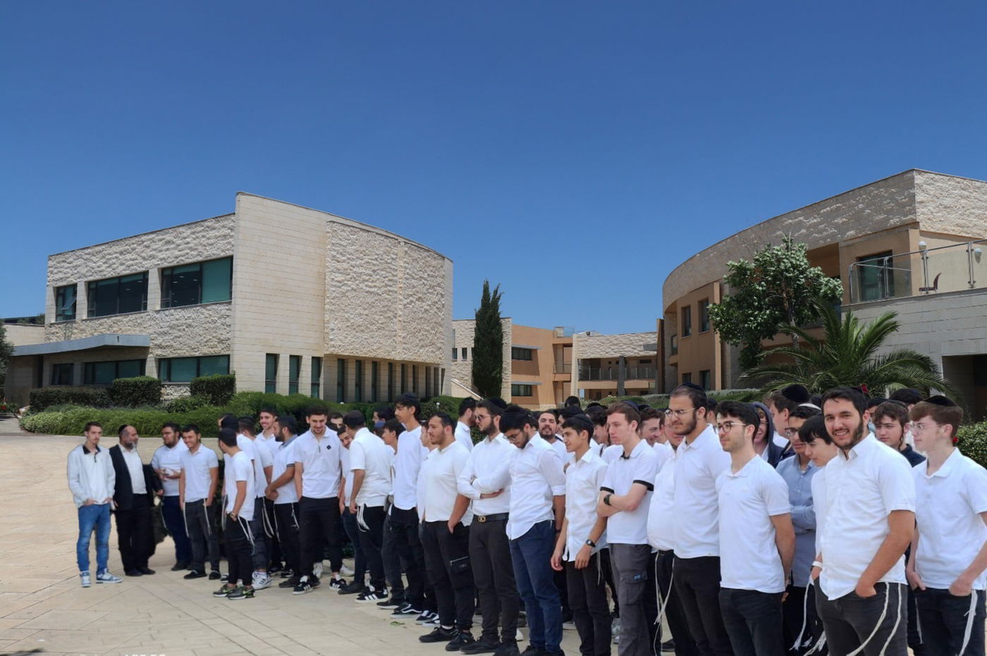 בית ישיבת ברקאי היא חממה לבחורים חרדים מוכשרים ממשפחות מצוינות, שרוצים לגדול