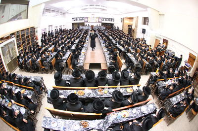 חלוקת פרסים לתלמידי ישיבת 'תולדות אהרן'