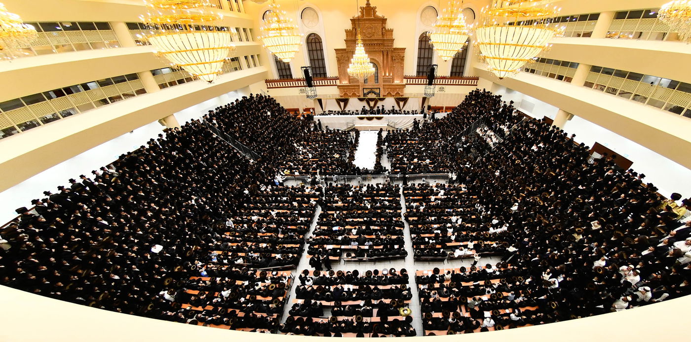 מוצאי שבת נחמו בחצה"ק סקולען ירושלים