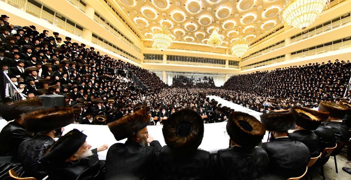 מוצאי שבת נחמו בחצה"ק סקולען ירושלים