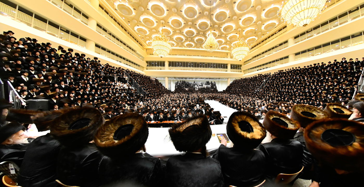 מוצאי שבת נחמו בחצה"ק סקולען ירושלים