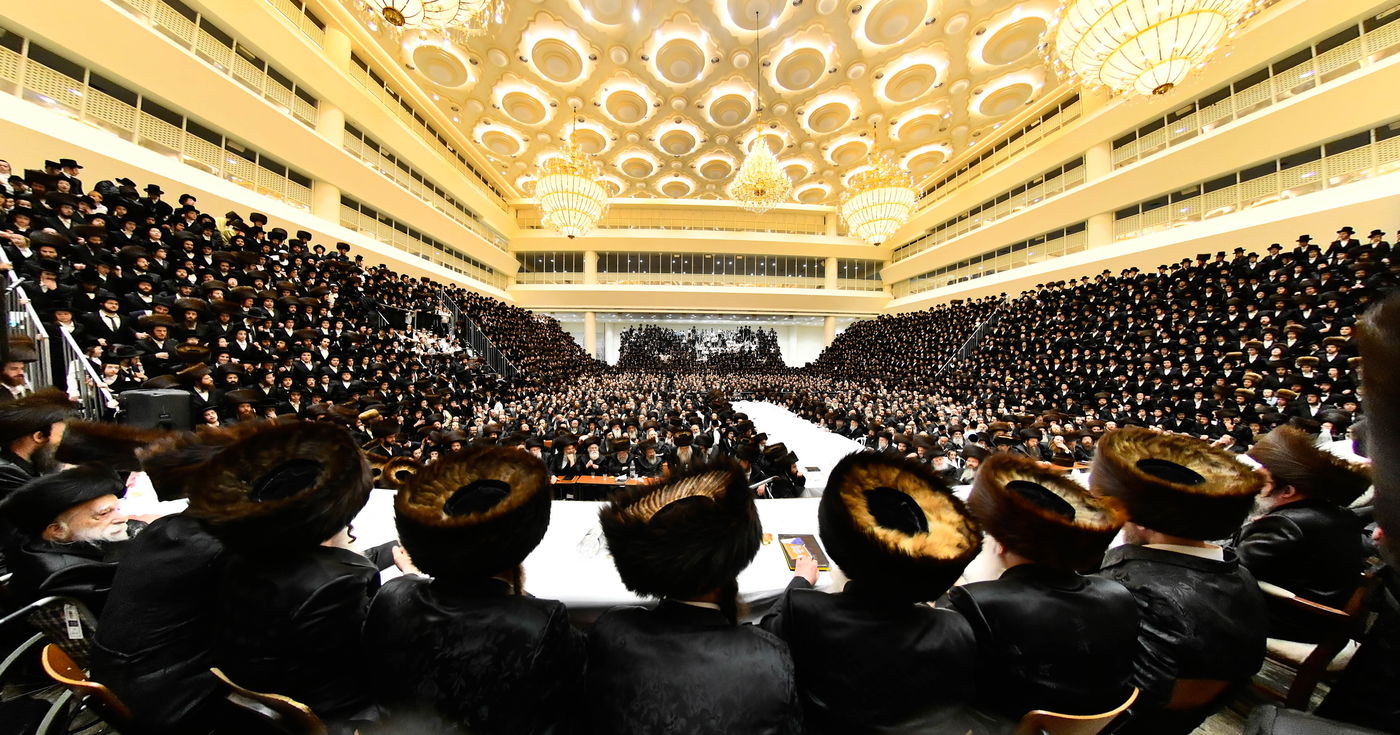 מוצאי שבת נחמו בחצה"ק סקולען ירושלים