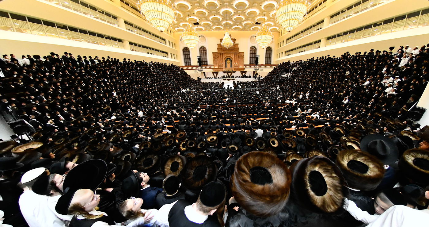 מוצאי שבת נחמו בחצה"ק סקולען ירושלים