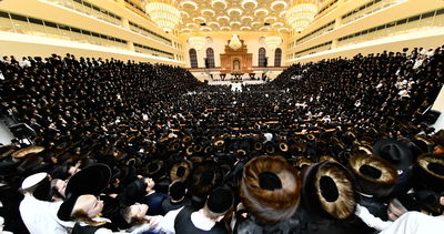 מוצאי שבת נחמו בחצה"ק סקולען ירושלים 