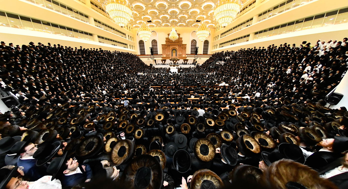 מוצאי שבת נחמו בחצה"ק סקולען ירושלים