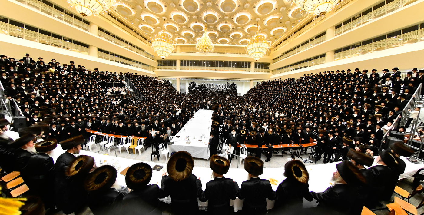 מוצאי שבת נחמו בחצה"ק סקולען ירושלים