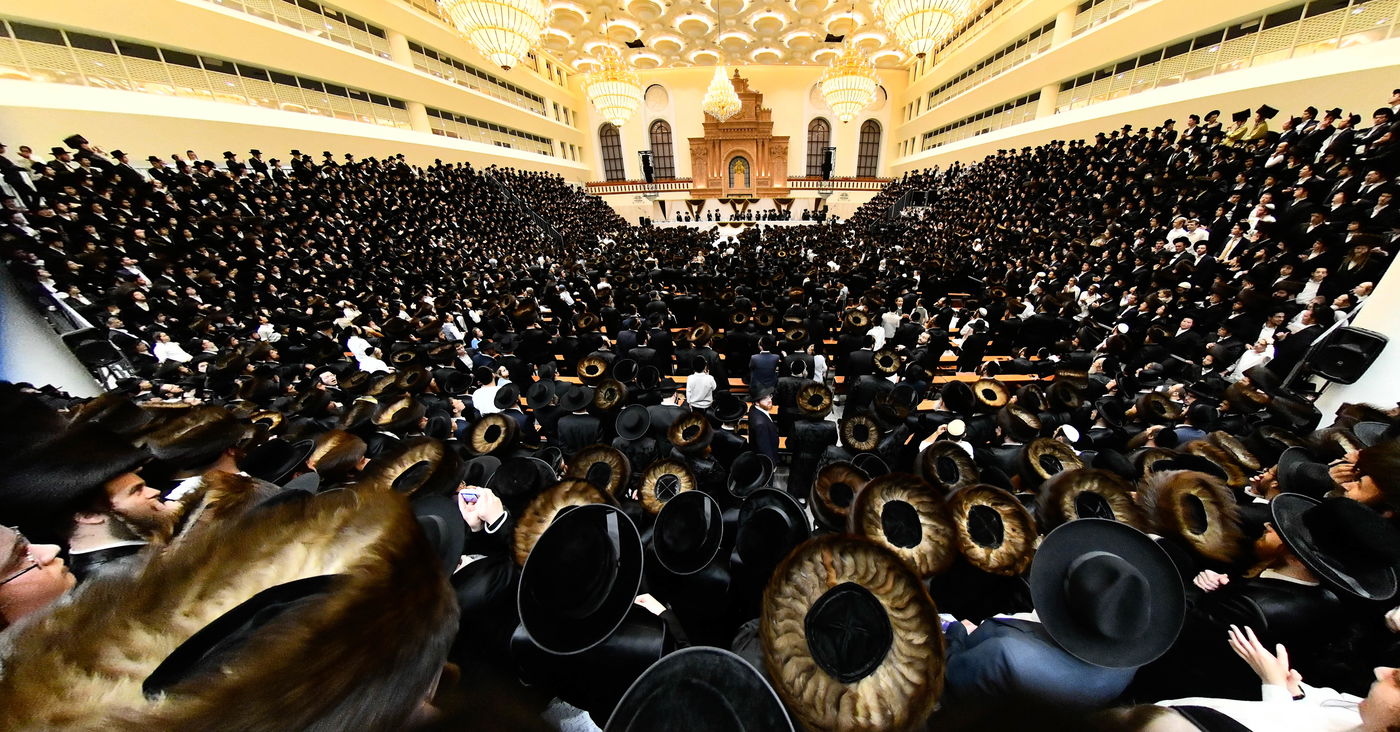 מוצאי שבת נחמו בחצה"ק סקולען ירושלים