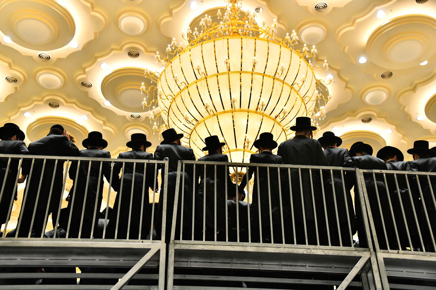 מוצאי שבת נחמו בחצה"ק סקולען ירושלים