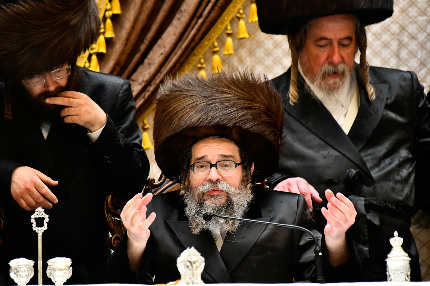 מוצאי שבת נחמו בחצה"ק סקולען ירושלים