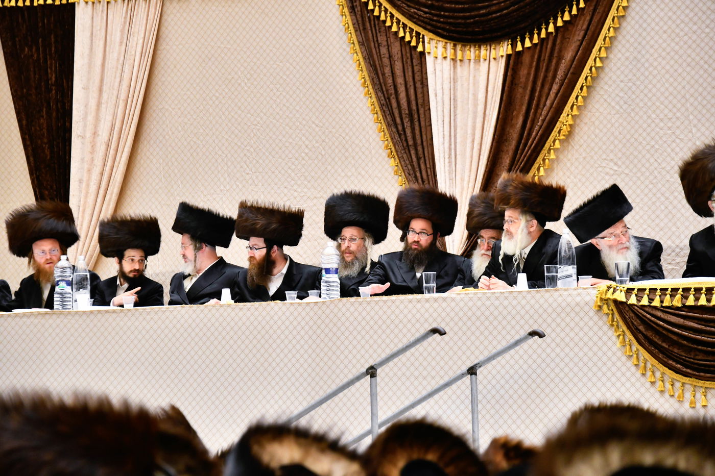 מוצאי שבת נחמו בחצה"ק סקולען ירושלים