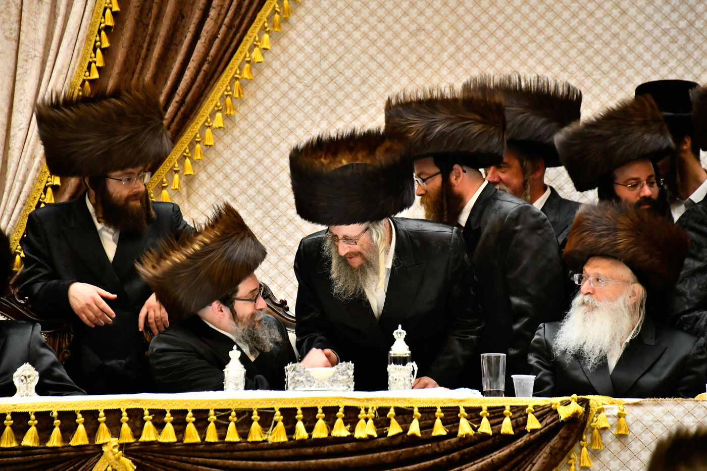 מוצאי שבת נחמו בחצה"ק סקולען ירושלים