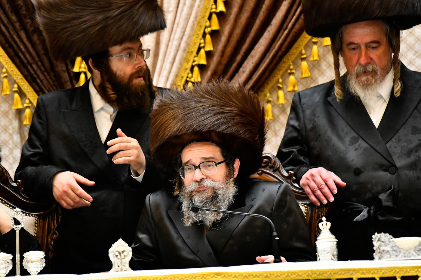 מוצאי שבת נחמו בחצה"ק סקולען ירושלים