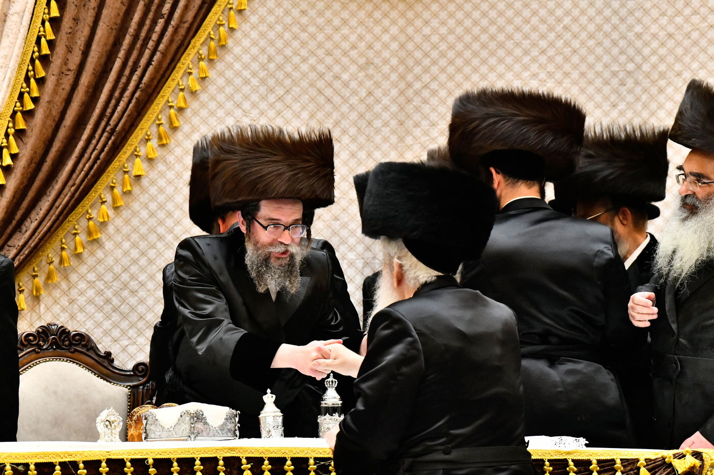 מוצאי שבת נחמו בחצה"ק סקולען ירושלים