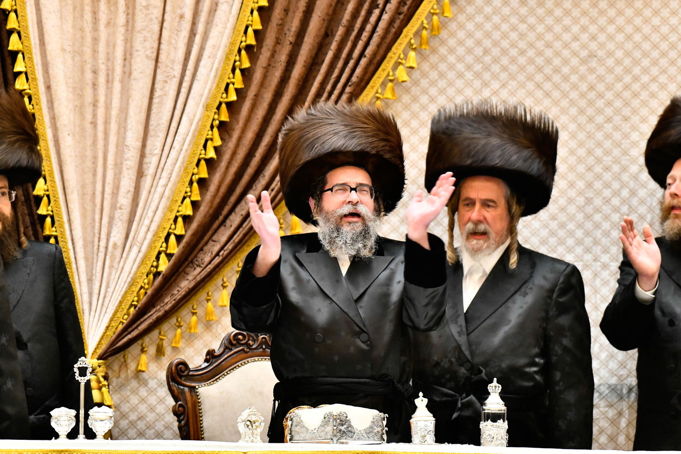 מוצאי שבת נחמו בחצה"ק סקולען ירושלים