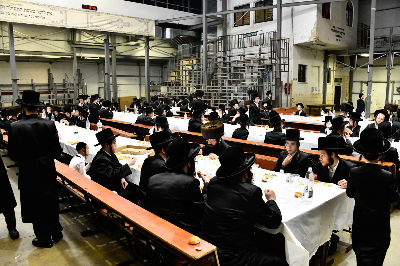 מוצאי שבת נחמו בחצה"ק סקולען ירושלים