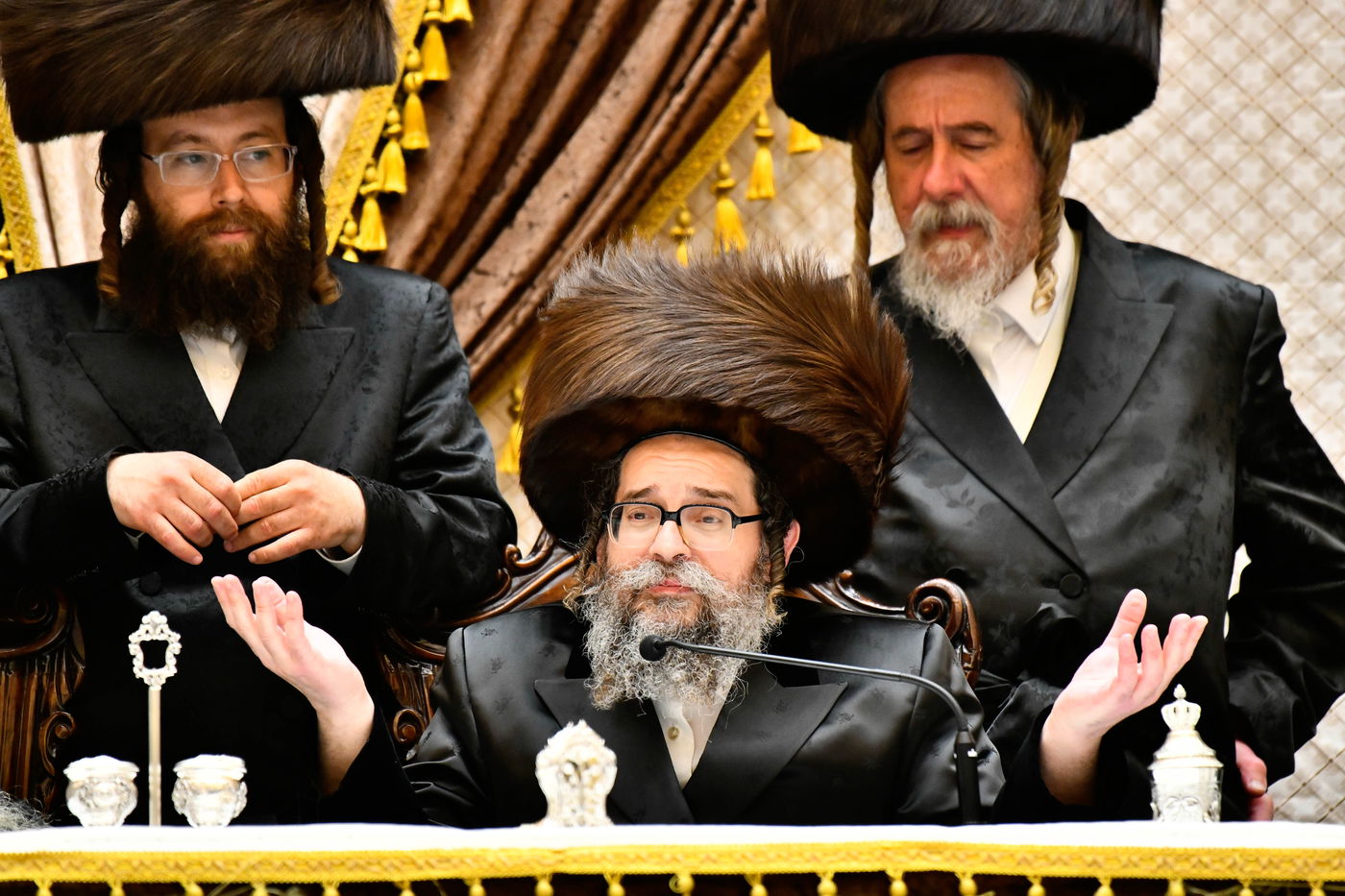 מוצאי שבת נחמו בחצה"ק סקולען ירושלים