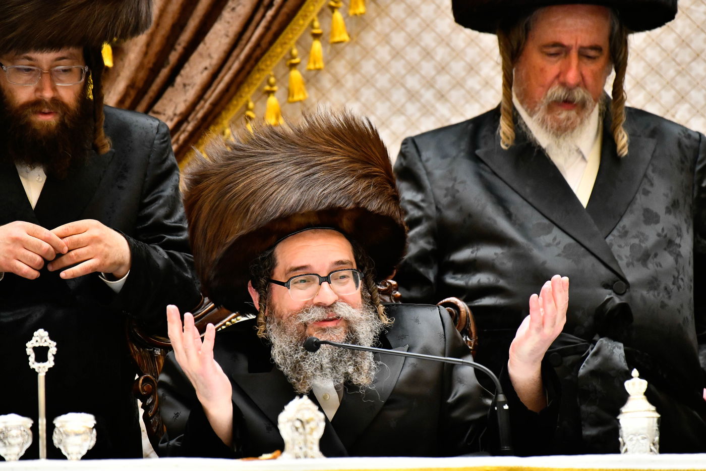 מוצאי שבת נחמו בחצה"ק סקולען ירושלים