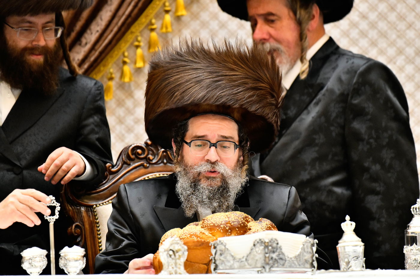 מוצאי שבת נחמו בחצה"ק סקולען ירושלים