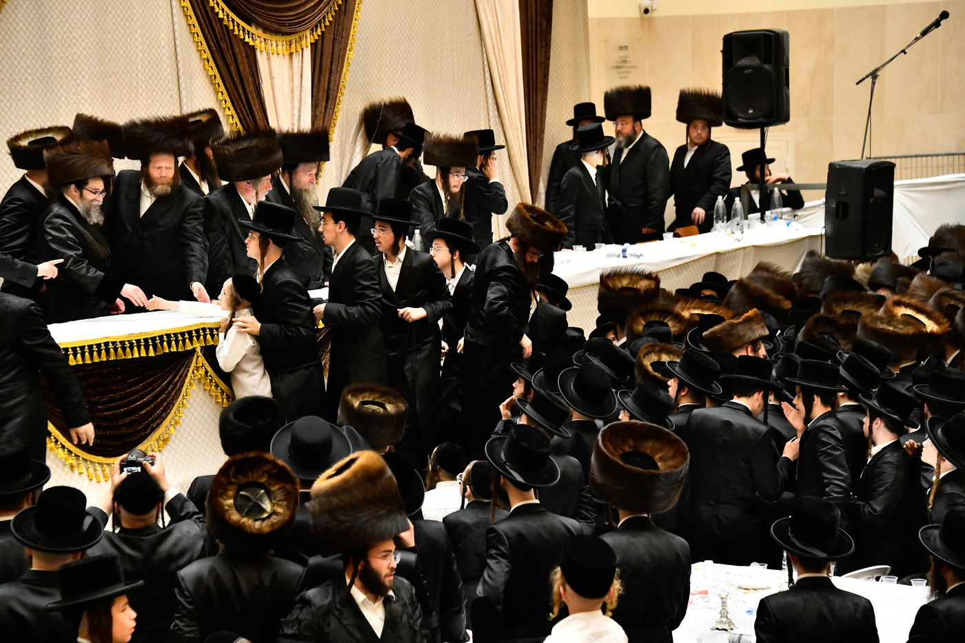 מוצאי שבת נחמו בחצה"ק סקולען ירושלים