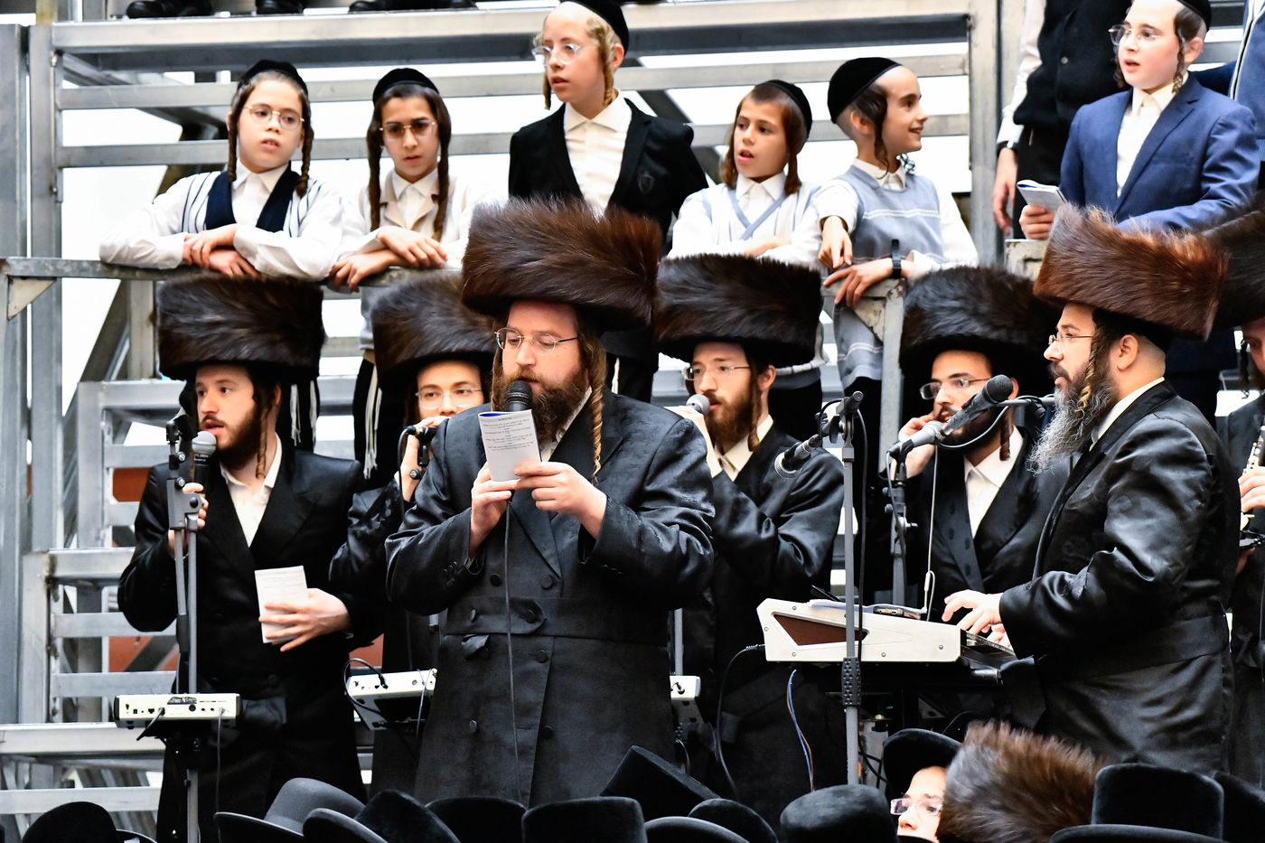 מוצאי שבת נחמו בחצה"ק סקולען ירושלים