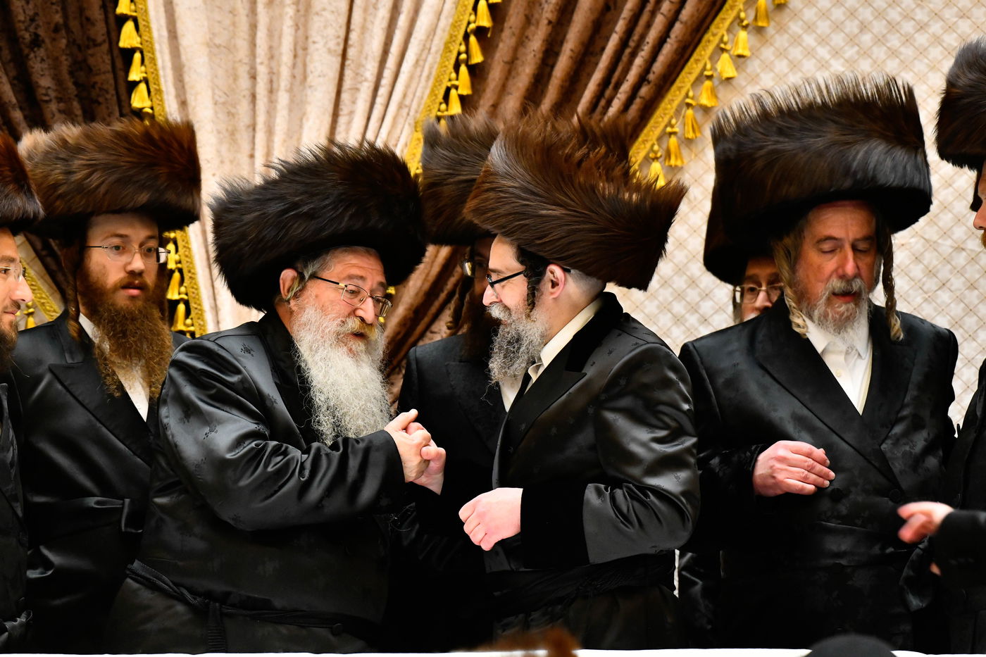 מוצאי שבת נחמו בחצה"ק סקולען ירושלים