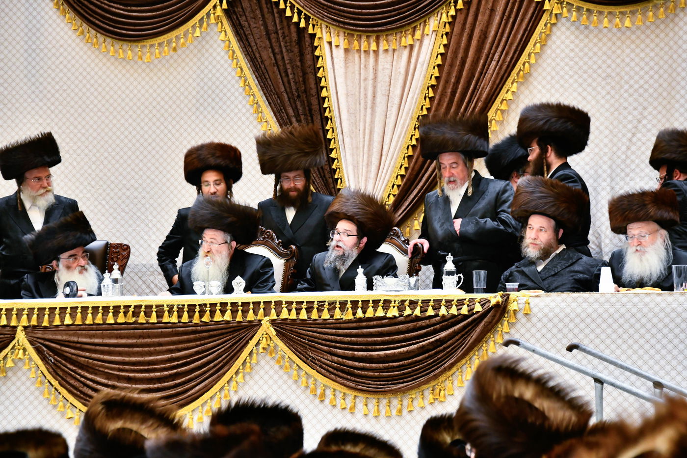 מוצאי שבת נחמו בחצה"ק סקולען ירושלים